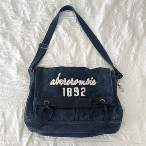 Vintage Abercrombie & Fitch canvas messenger bag
